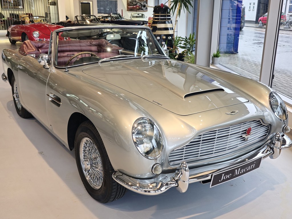 Neil Madison's Aston Martin DB5 Volante (1964) — exterior
